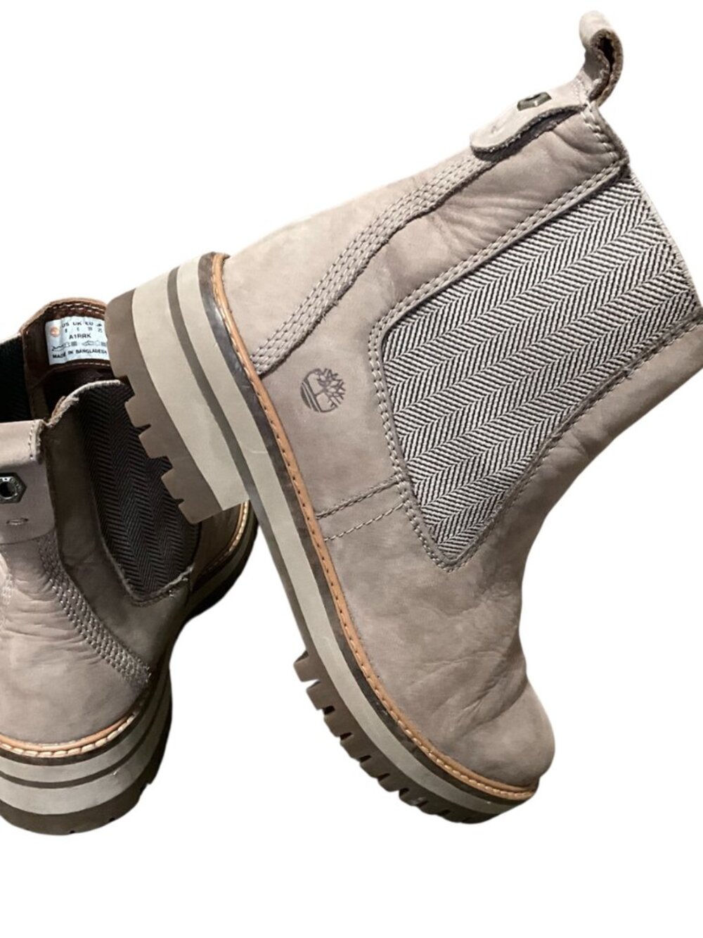 Timberland Womens Gray Leather Chelsea Boots With Lug Sole Size 8 Durable Slip-O